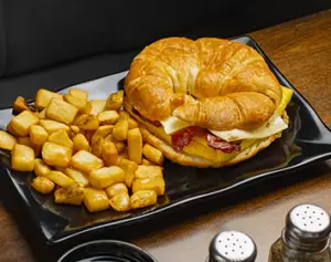 Sandwich and Fries at the Foodie Club Tusayan-Grand Canyon
